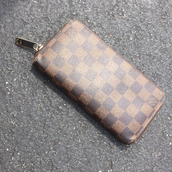 Louis Vuitton Handbags - Louis Vuitton zippy wallet - AUTHENTIC